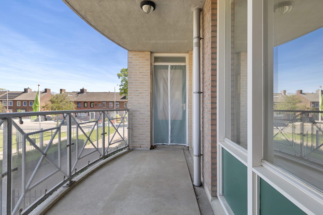 Spacious 3-Room Corner Apartment with Balcony and Parking in Venlo-Oost — 23