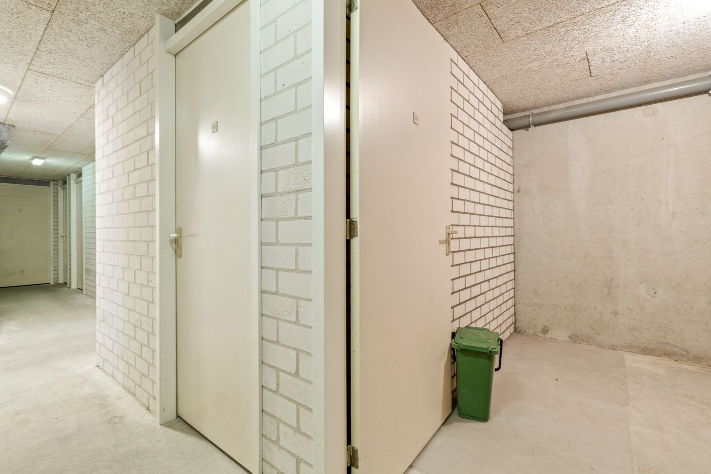 Spacious 3-Room Corner Apartment with Balcony and Parking in Venlo-Oost — 40