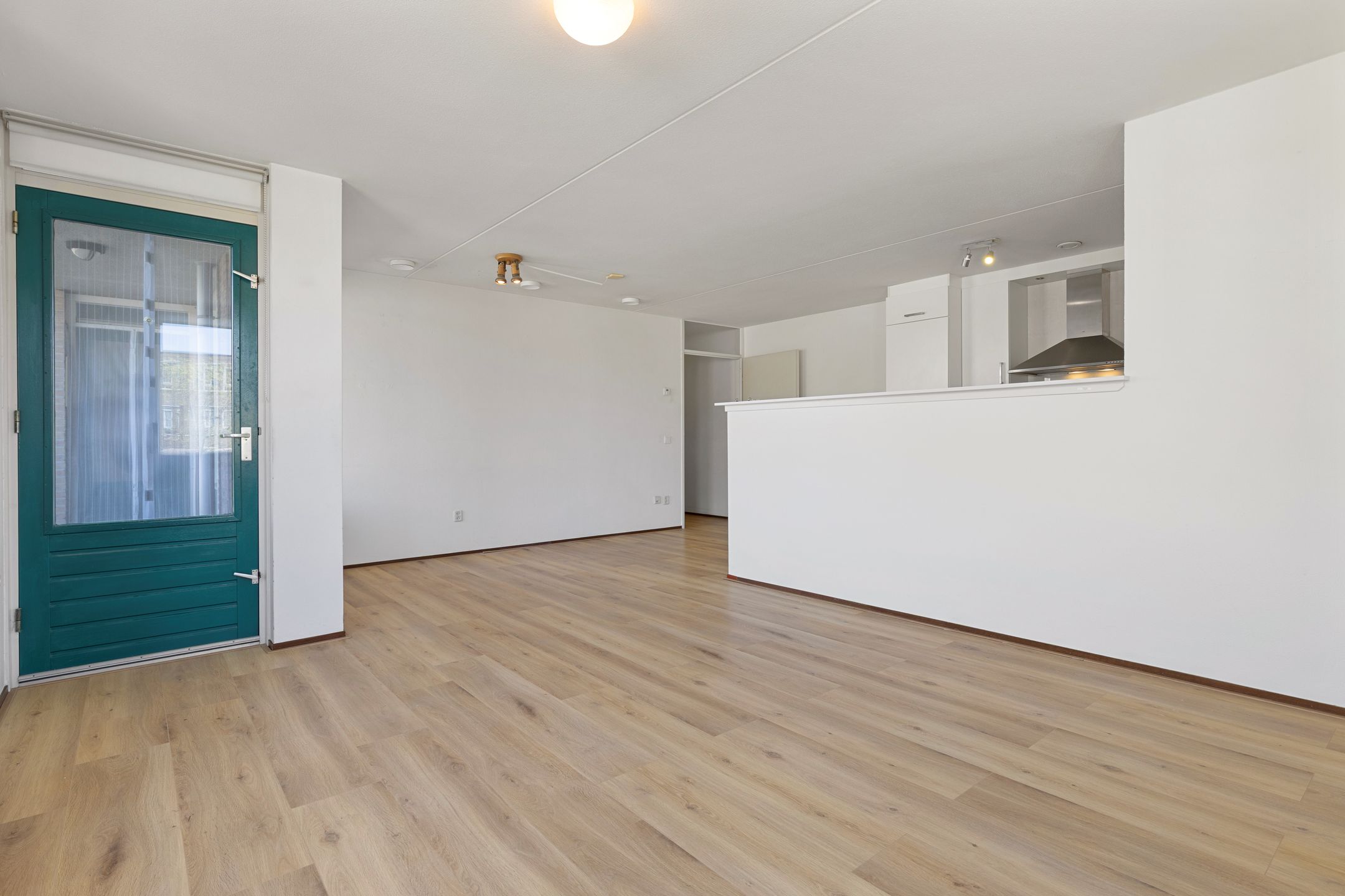 Spacious 3-Room Corner Apartment with Balcony and Parking in Venlo-Oost — 21