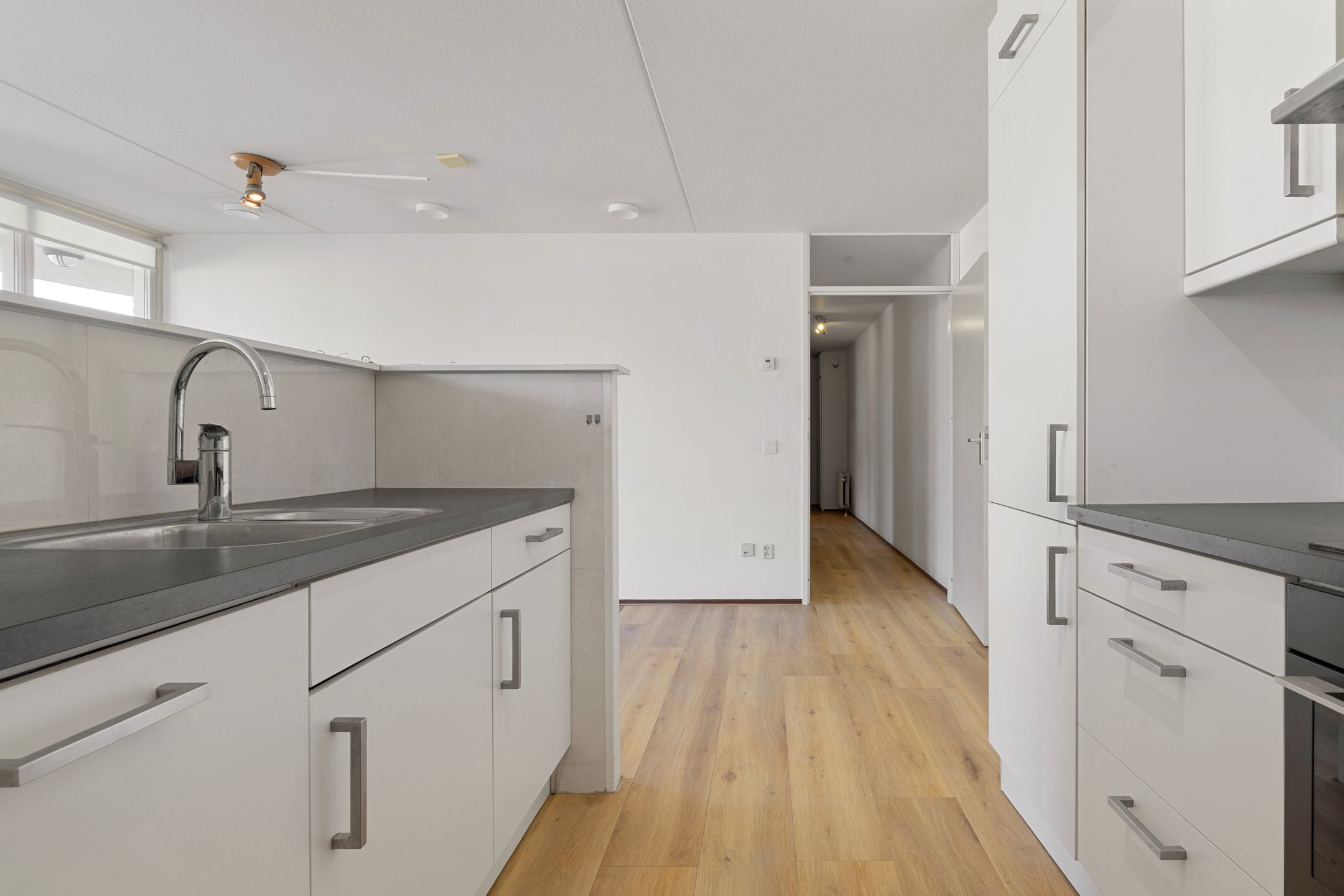 Spacious 3-Room Corner Apartment with Balcony and Parking in Venlo-Oost — 30