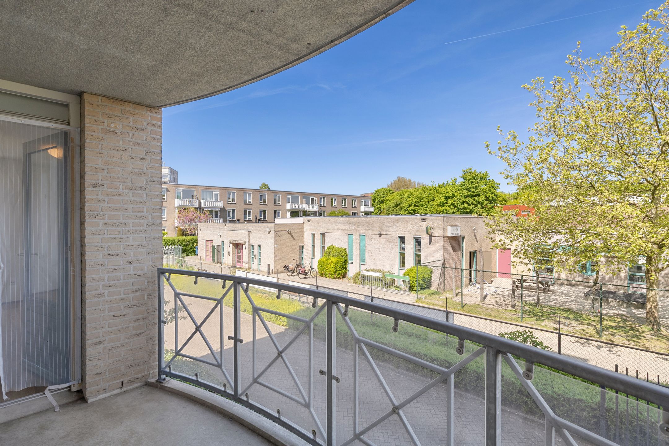 Spacious 3-Room Corner Apartment with Balcony and Parking in Venlo-Oost — 24