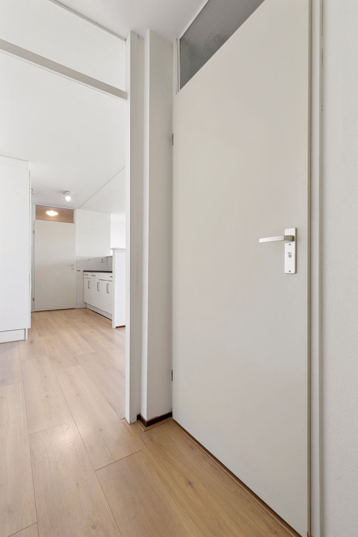 Spacious 3-Room Corner Apartment with Balcony and Parking in Venlo-Oost — 44
