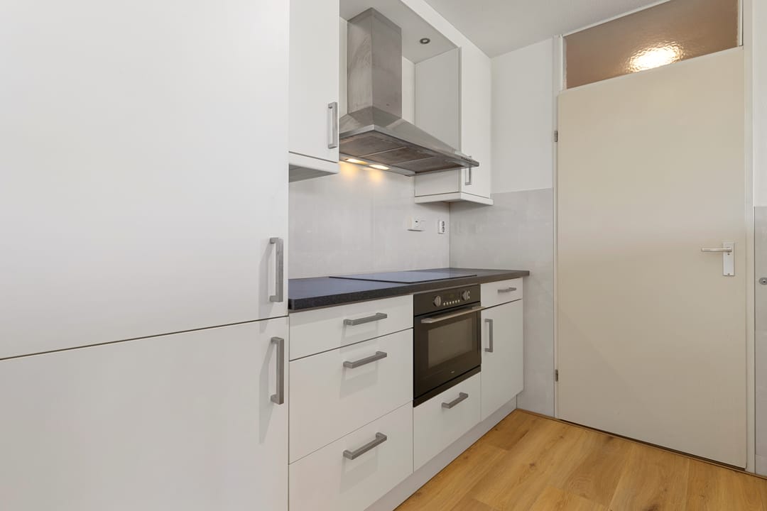 Spacious 3-Room Corner Apartment with Balcony and Parking in Venlo-Oost — 28
