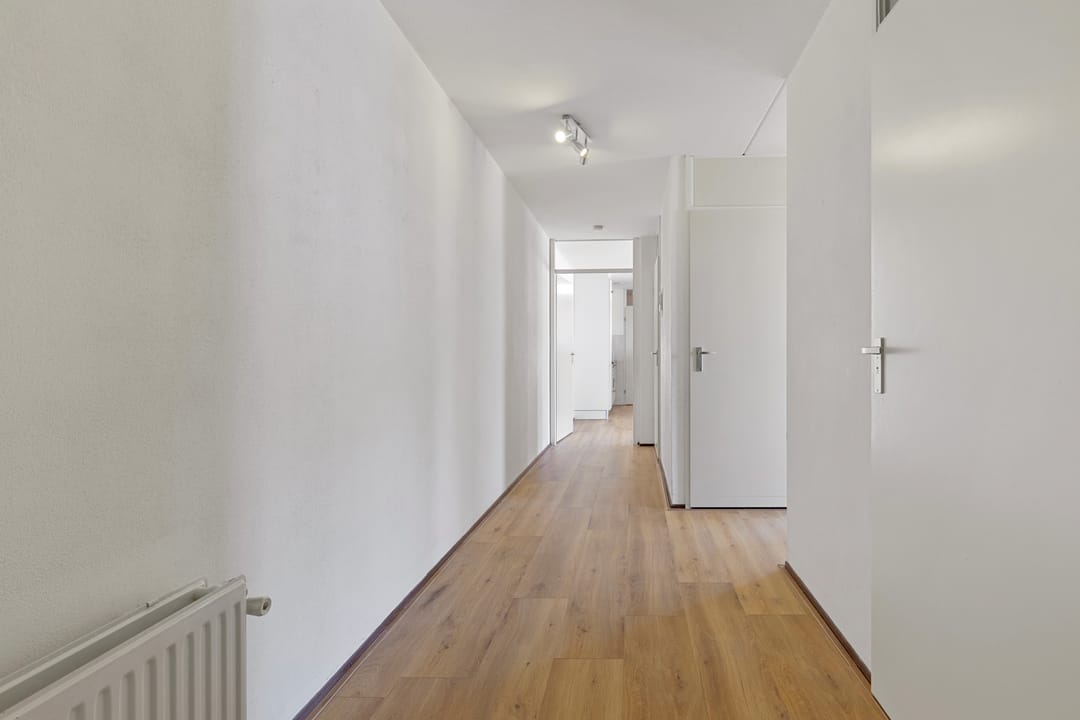 Spacious 3-Room Corner Apartment with Balcony and Parking in Venlo-Oost — 16