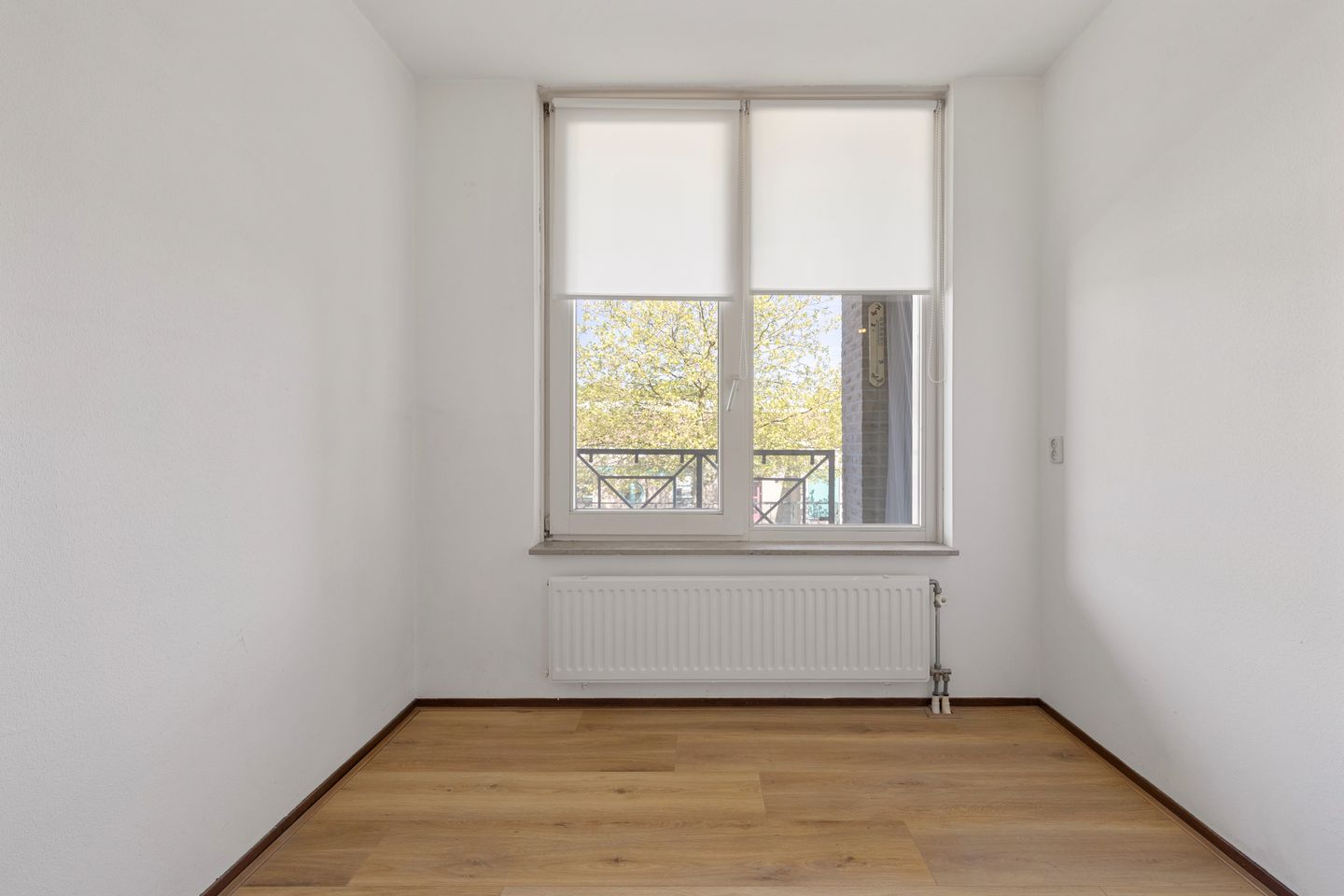 Spacious 3-Room Corner Apartment with Balcony and Parking in Venlo-Oost — 35