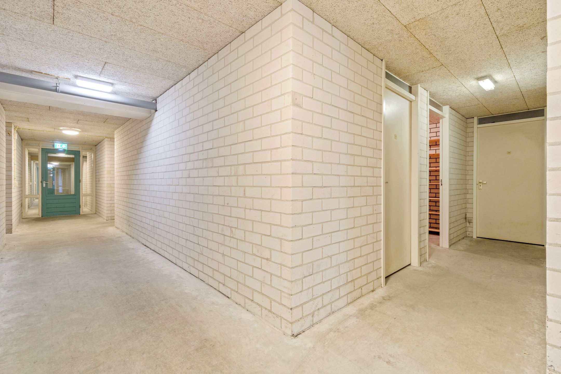 Spacious 3-Room Corner Apartment with Balcony and Parking in Venlo-Oost — 39