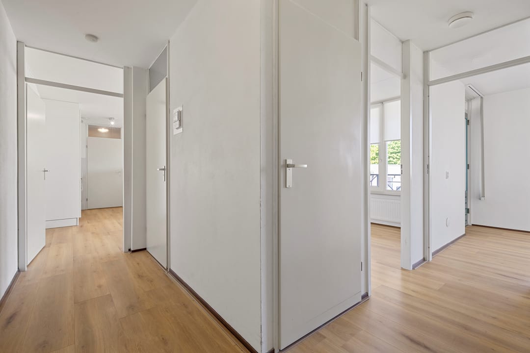Spacious 3-Room Corner Apartment with Balcony and Parking in Venlo-Oost — 31