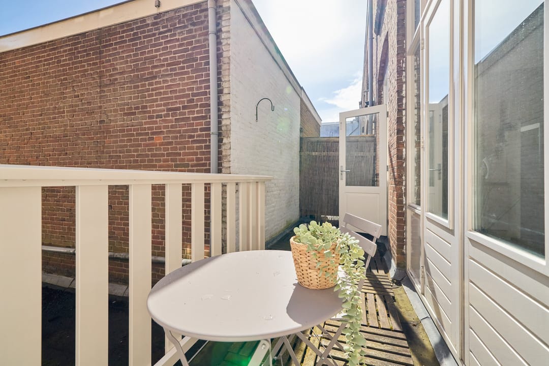 Studio with Balcony Near Utrecht Central Station — 28