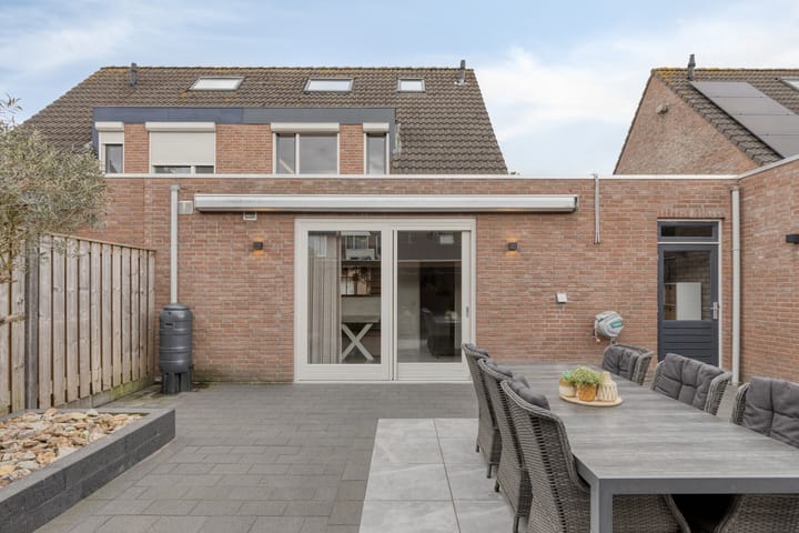 Photo 3 of Meidoornstraat 5