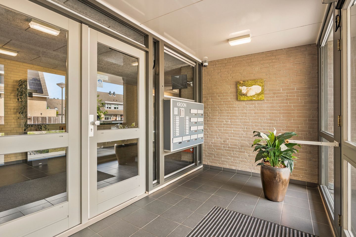 Stunning Waterfront Apartment with Exceptional Terrace on Diamant Island — 14
