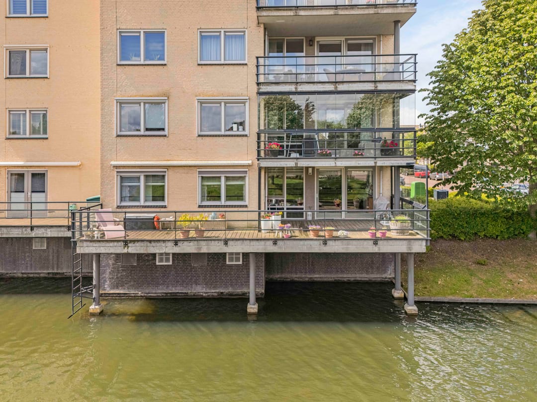 Stunning Waterfront Apartment with Exceptional Terrace on Diamant Island — 37