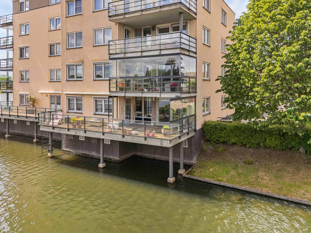 Stunning Waterfront Apartment with Exceptional Terrace on Diamant Island — 7