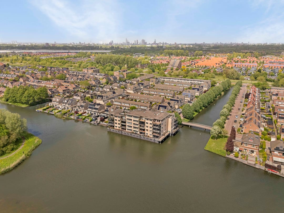 Stunning Waterfront Apartment with Exceptional Terrace on Diamant Island — 11