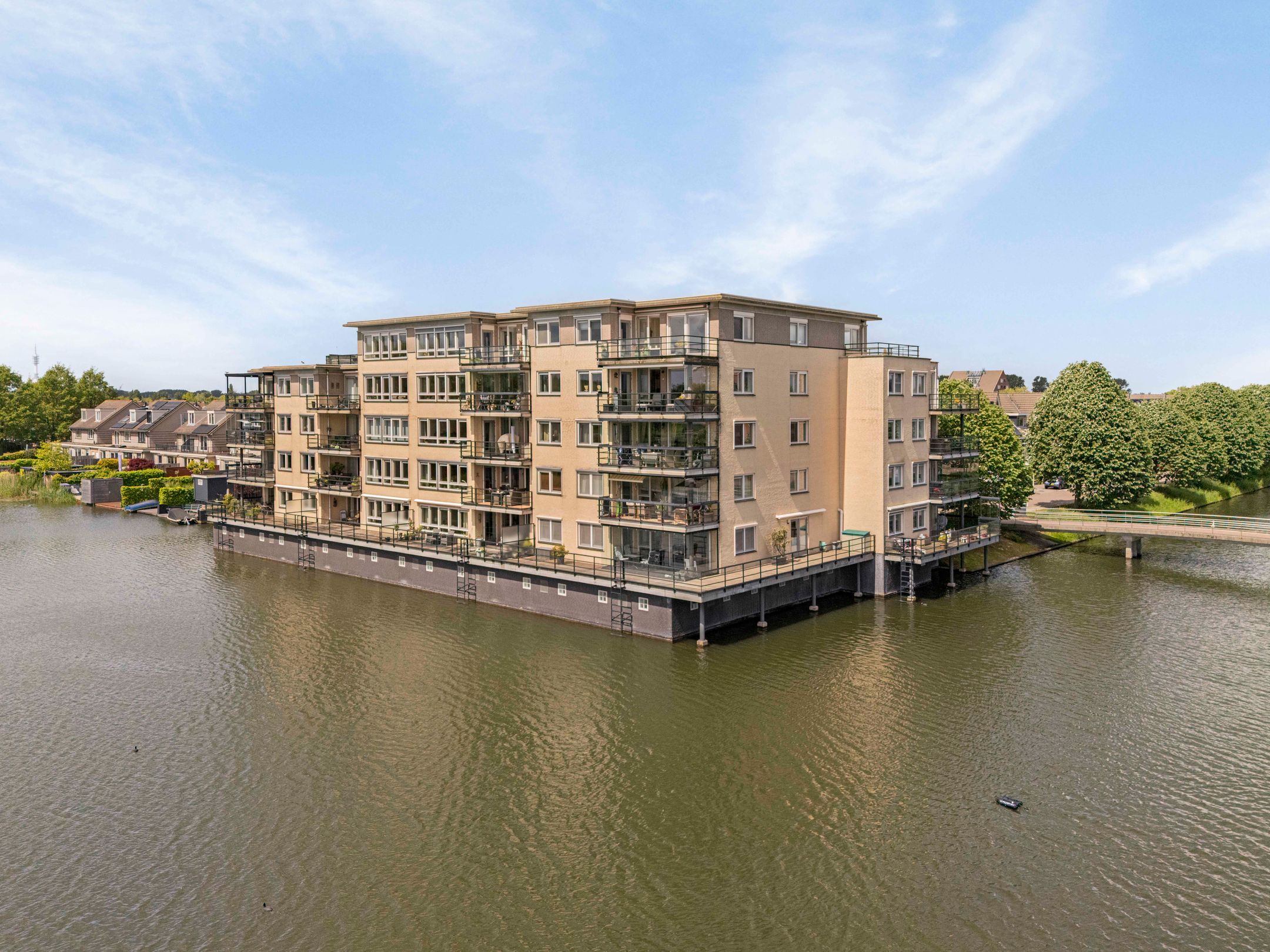 Stunning Waterfront Apartment with Exceptional Terrace on Diamant Island — 9