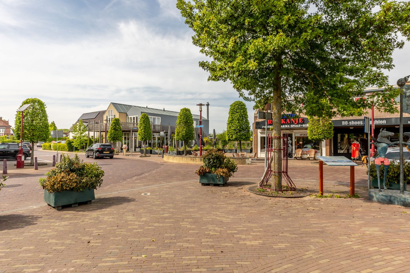 Foto 40 van Dorpsplein 25