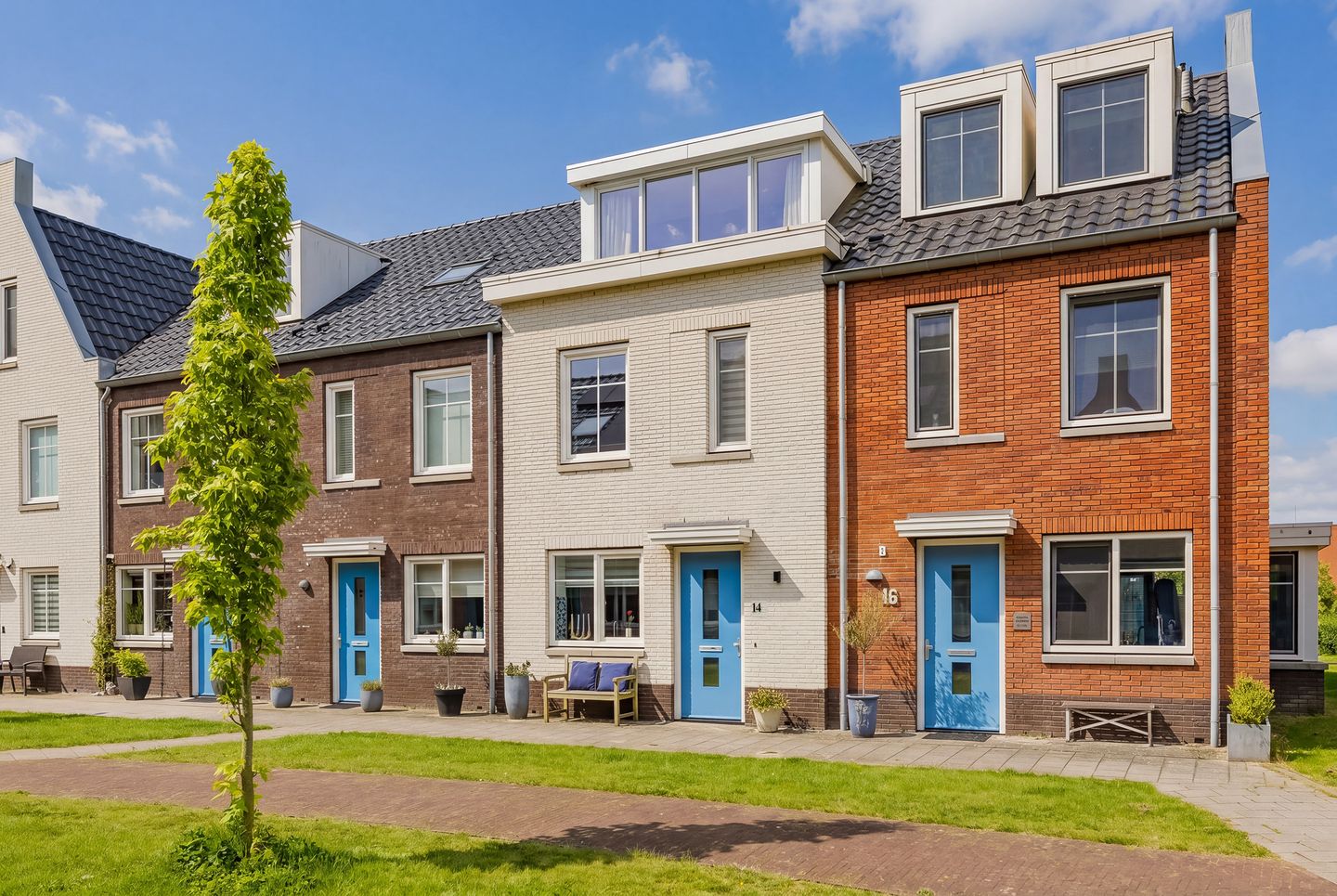 Photo 1 of Anne Frankhove 14