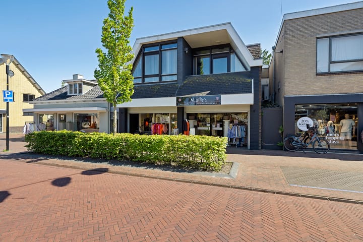 De Kolk 28, Surhuisterveen