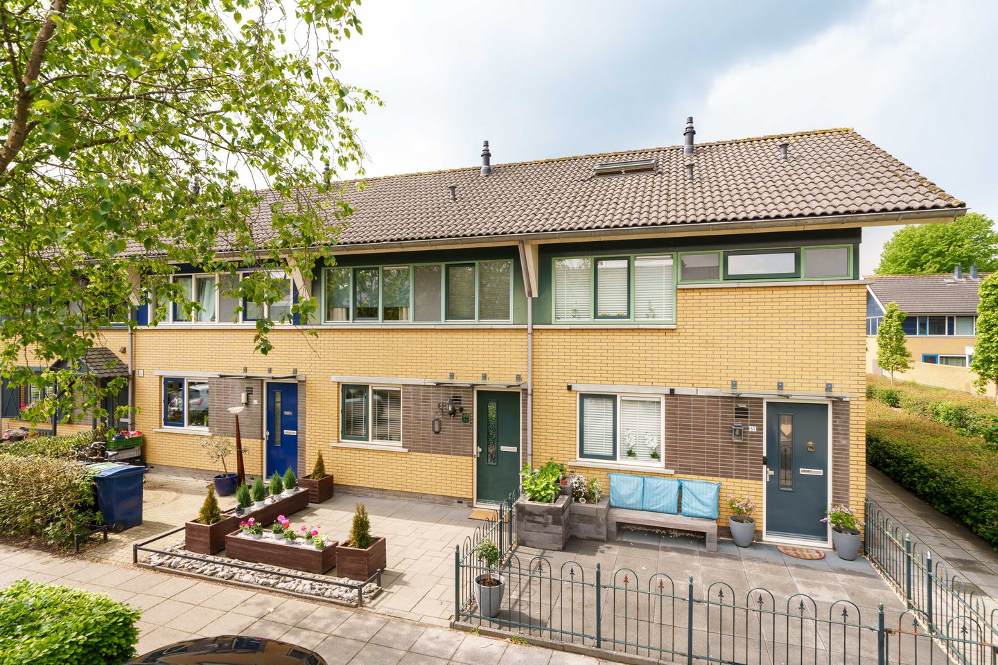 Well-maintained terraced home with sunny southwest garden and modern kitchen in family-friendly Almere neighborhood — 34