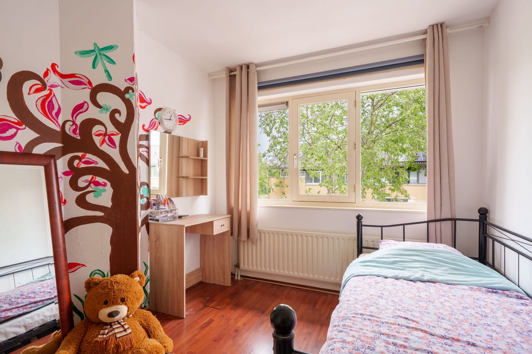 Well-maintained terraced home with sunny southwest garden and modern kitchen in family-friendly Almere neighborhood — 16