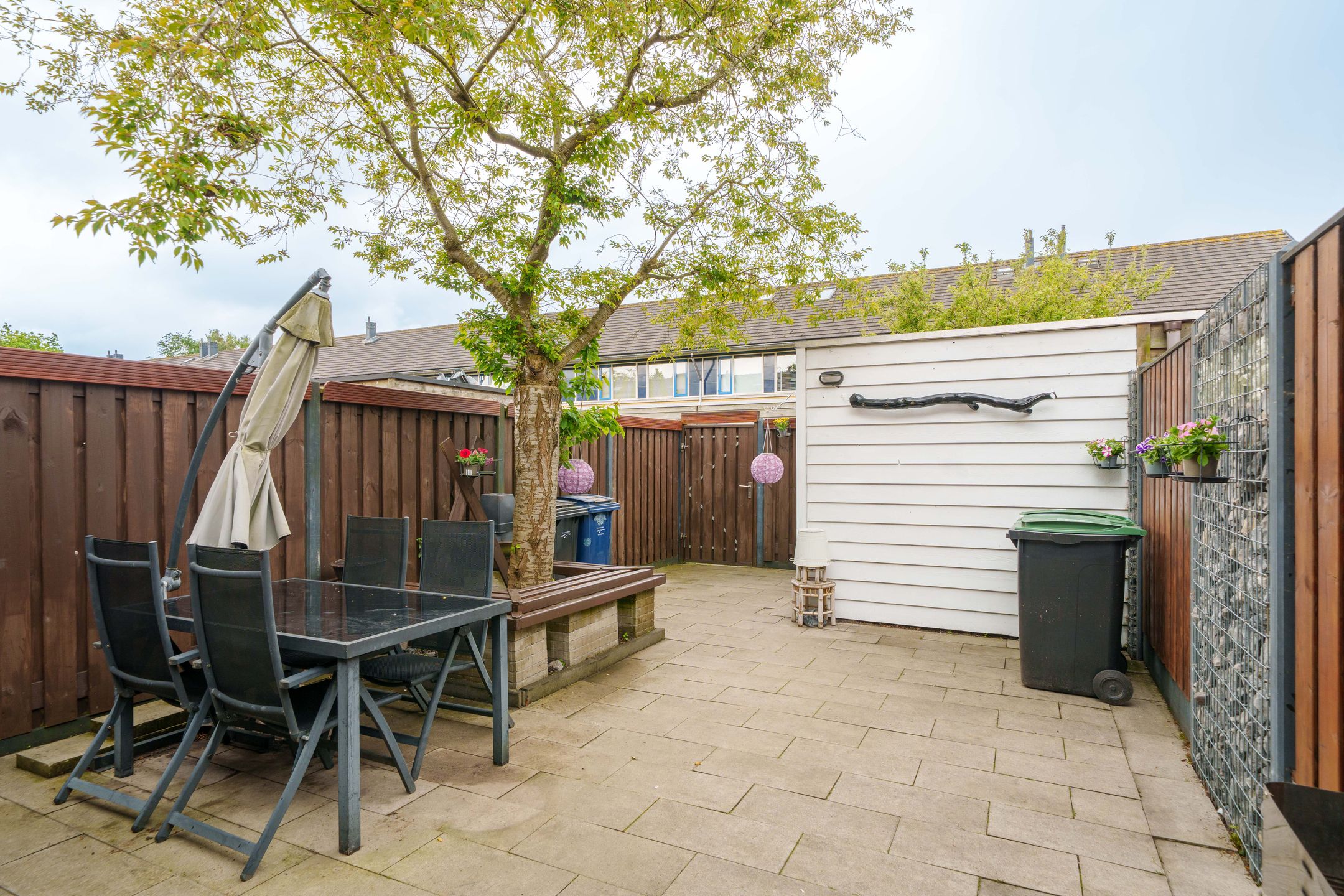 Well-maintained terraced home with sunny southwest garden and modern kitchen in family-friendly Almere neighborhood — 24