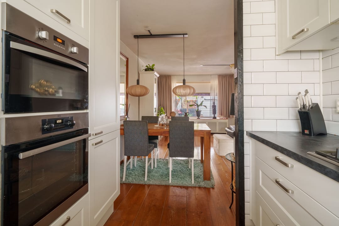 Well-maintained terraced home with sunny southwest garden and modern kitchen in family-friendly Almere neighborhood — 11