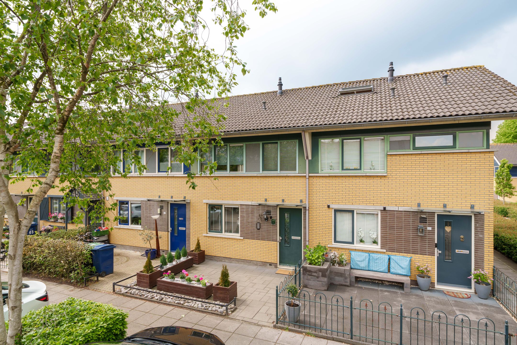 Well-maintained terraced home with sunny southwest garden and modern kitchen in family-friendly Almere neighborhood — 33