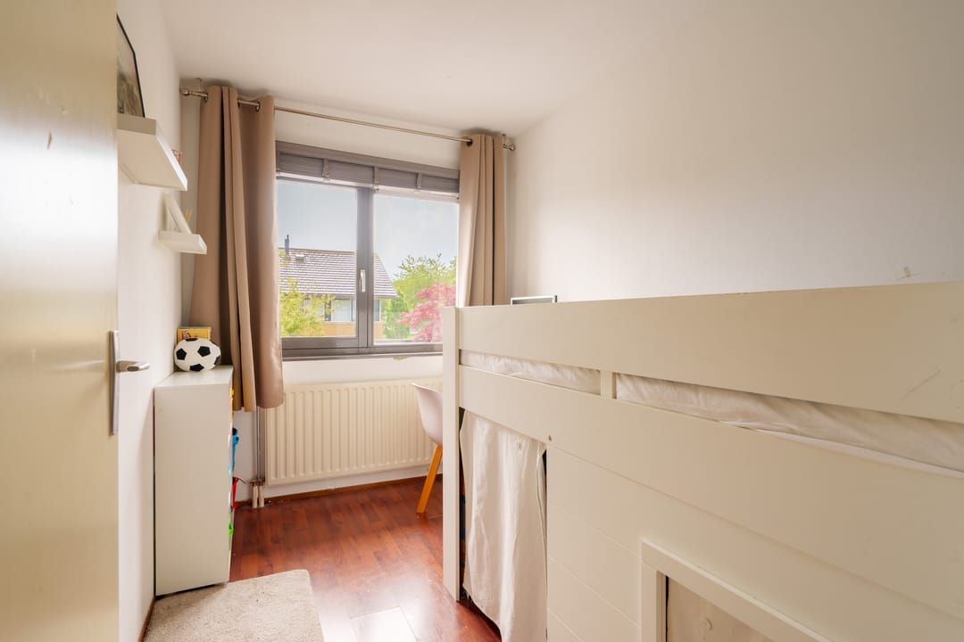 Well-maintained terraced home with sunny southwest garden and modern kitchen in family-friendly Almere neighborhood — 17
