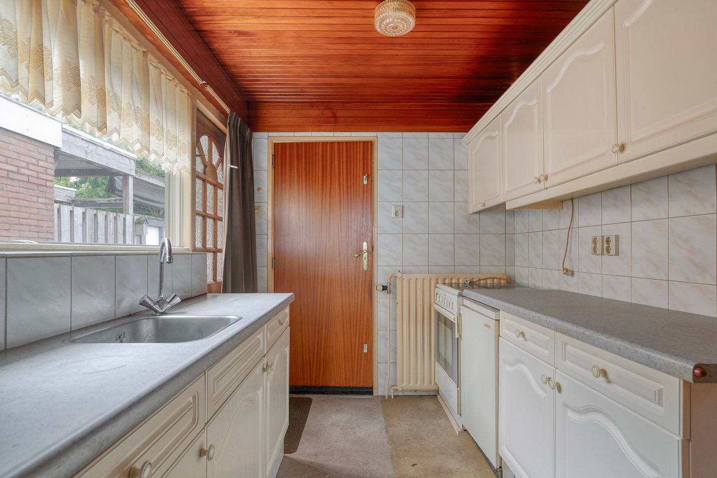 Photo 10 of J.D. van Leeuwenstraat 20