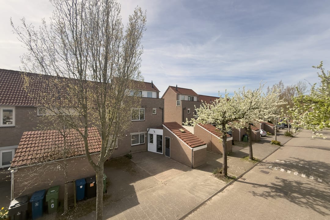 Foto 1 van Henriëtte Roland Holststraat 9
