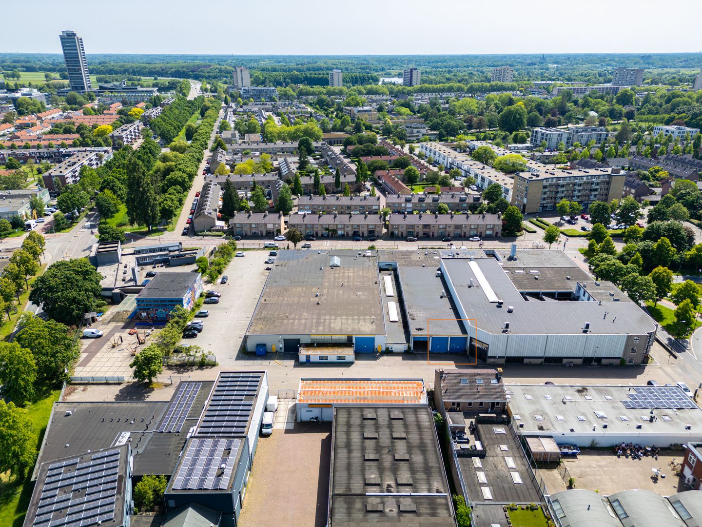 View photo 2 of Brederostraat 1