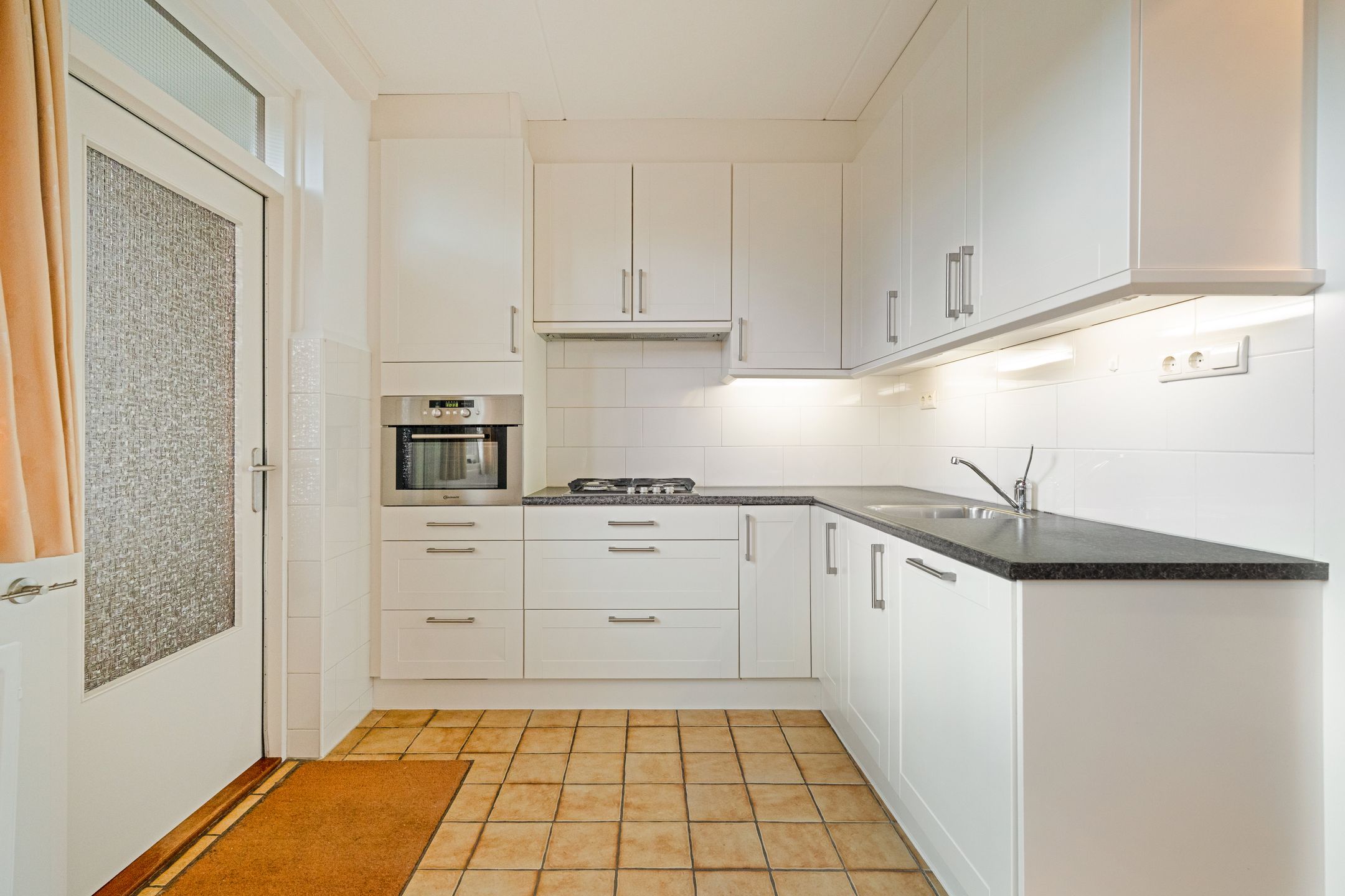 Photo 15 of L. Pietersestraat 45