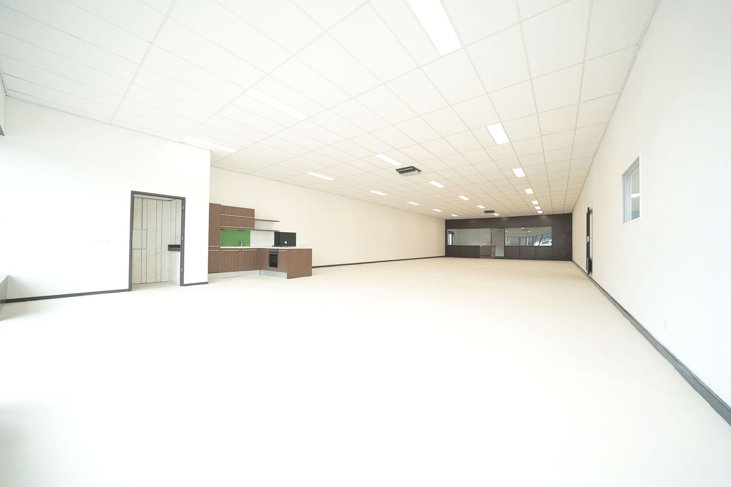 View photo 2 of Handelsstraat 4