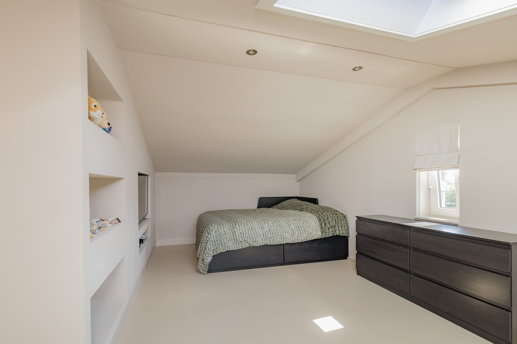 Spacious Semi-Detached Family Home Near Dunes with Luxury Extension — 45