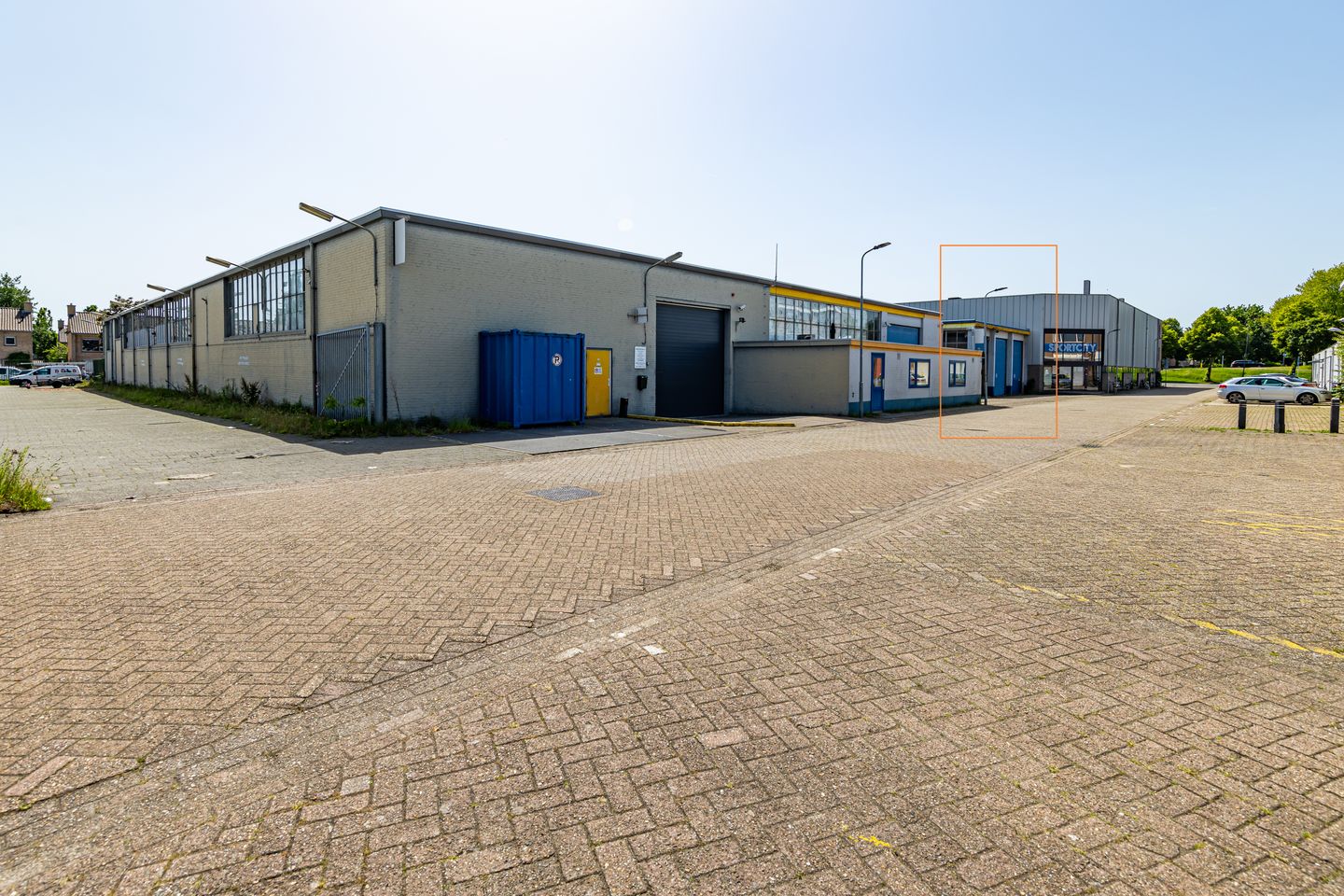 View photo 4 of Brederostraat 1