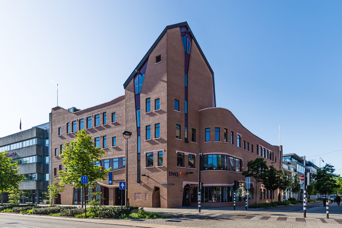 View photo 1 of Spoorlaan 416