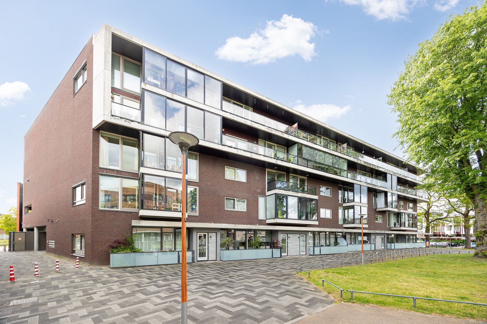 Foto 42 van Banier 8-A