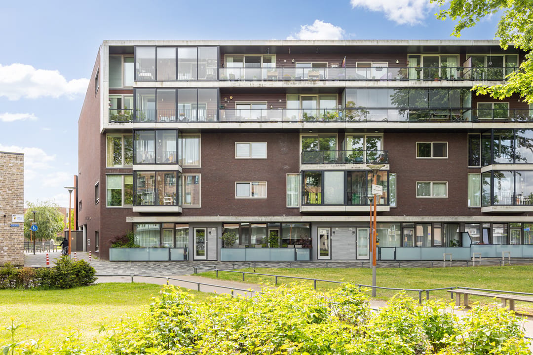 Foto 43 van Banier 8-A