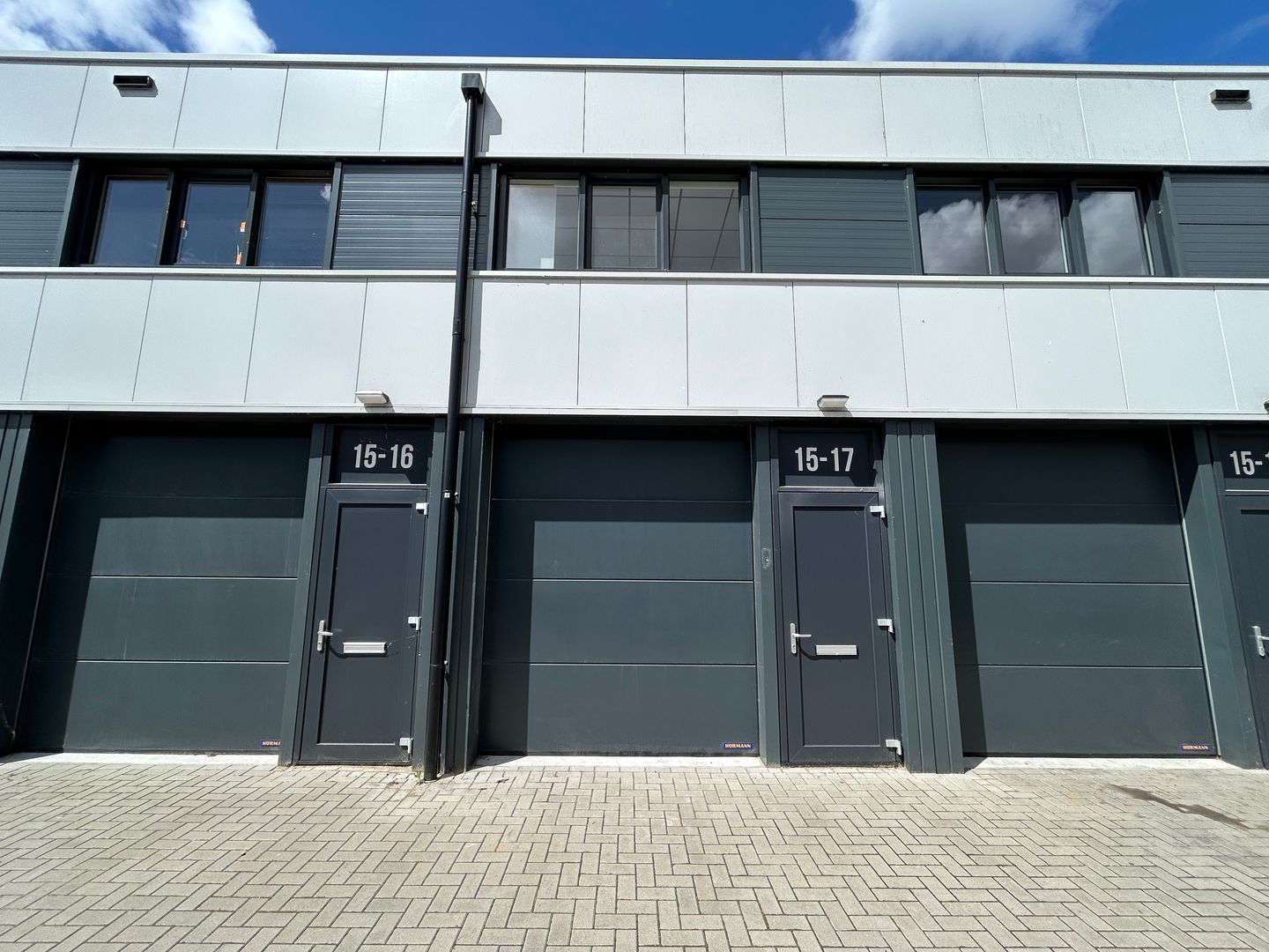 Bekijk foto 1 van Hoornseweg 15-17