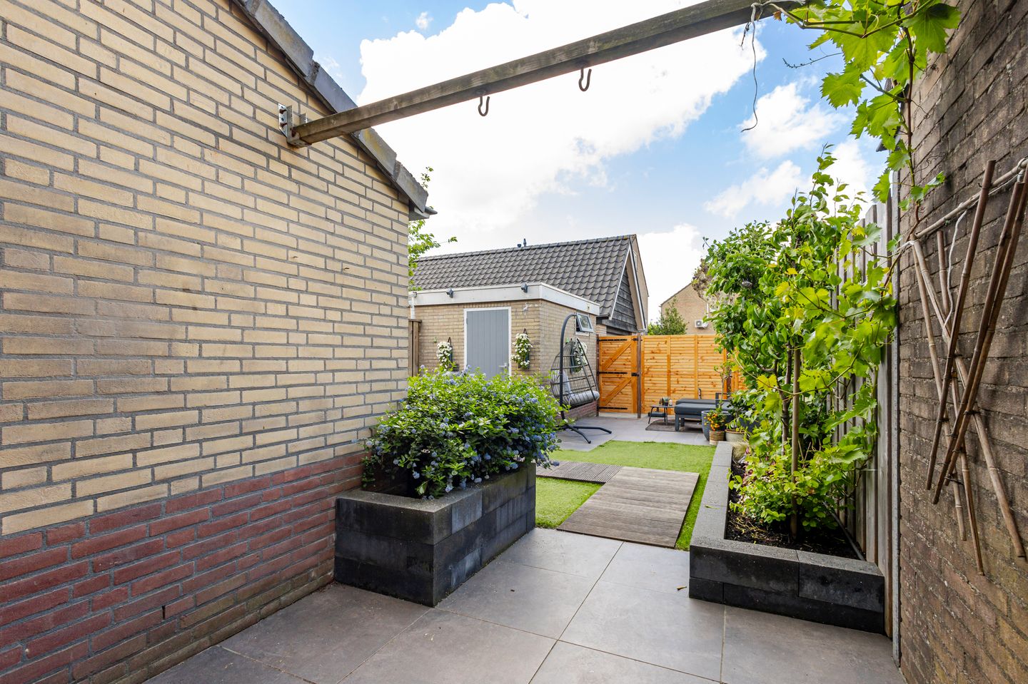 Photo 35 of van Brederodestraat 38