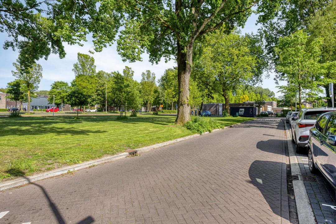 Photo 41 of Veeringstraat 68