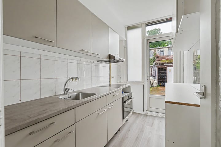 Tussenwoning te koop: Betje Wolffstraat 11, Dordrecht