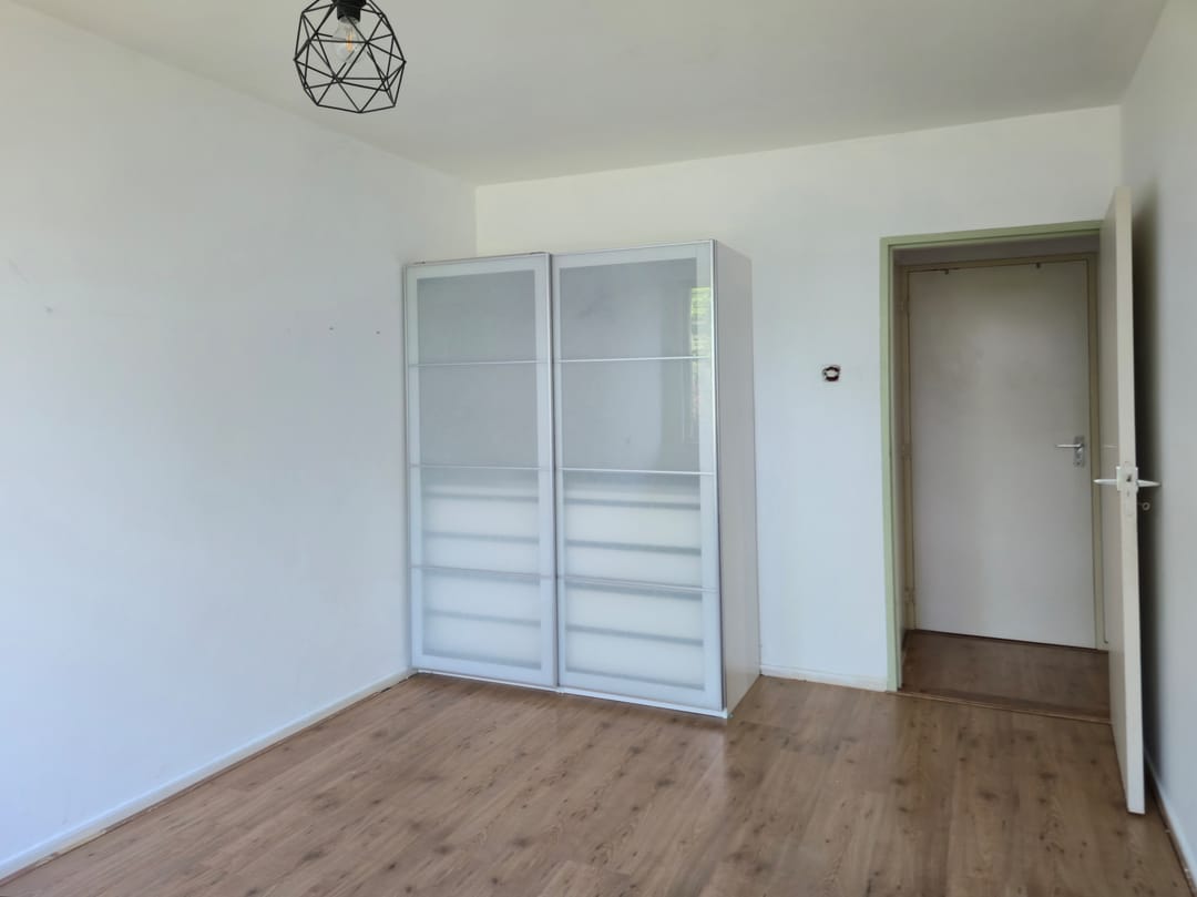 Spacious 3-Room Apartment with Two Balconies in Green Arnhem Neighborhood — 13