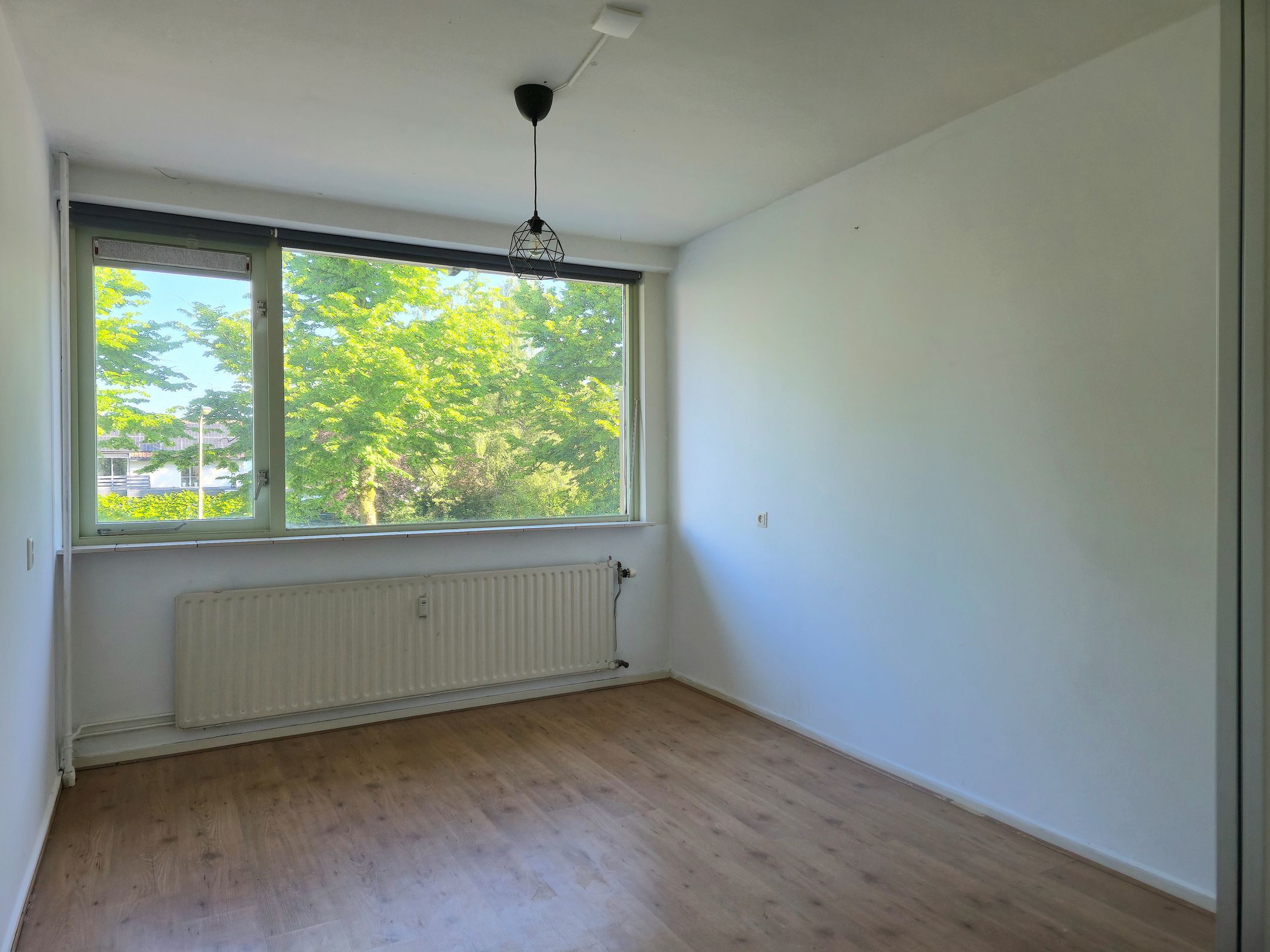 Spacious 3-Room Apartment with Two Balconies in Green Arnhem Neighborhood — 12