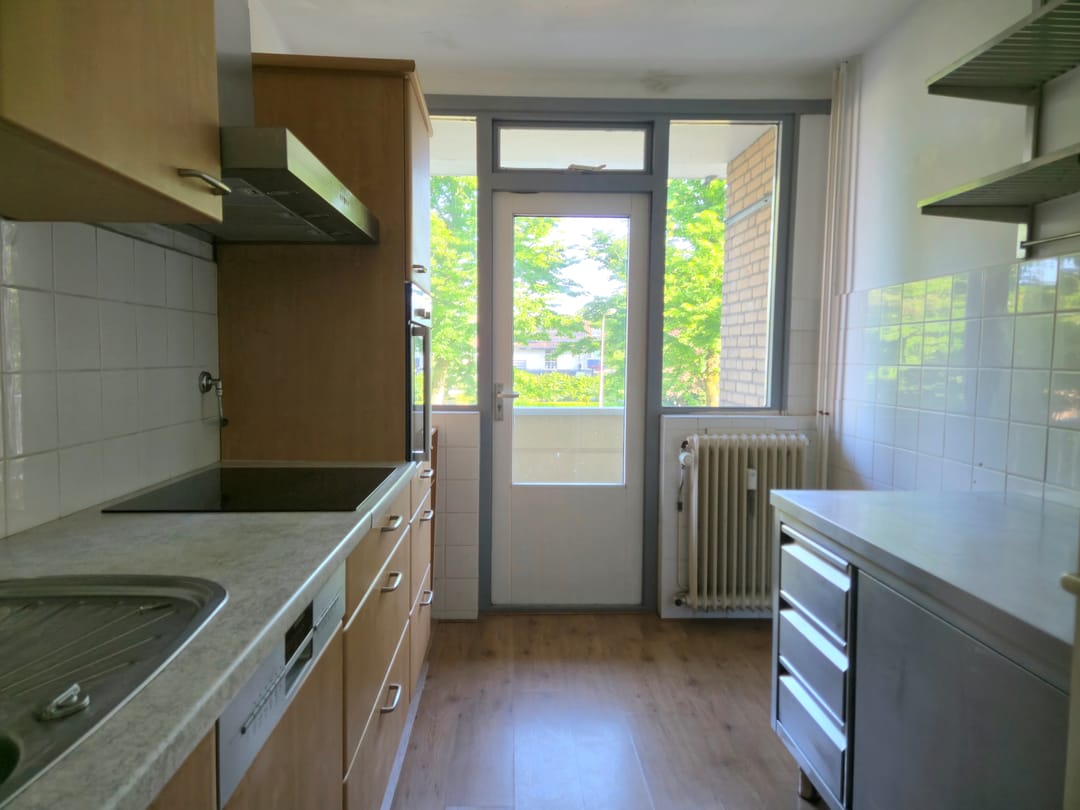 Spacious 3-Room Apartment with Two Balconies in Green Arnhem Neighborhood — 8
