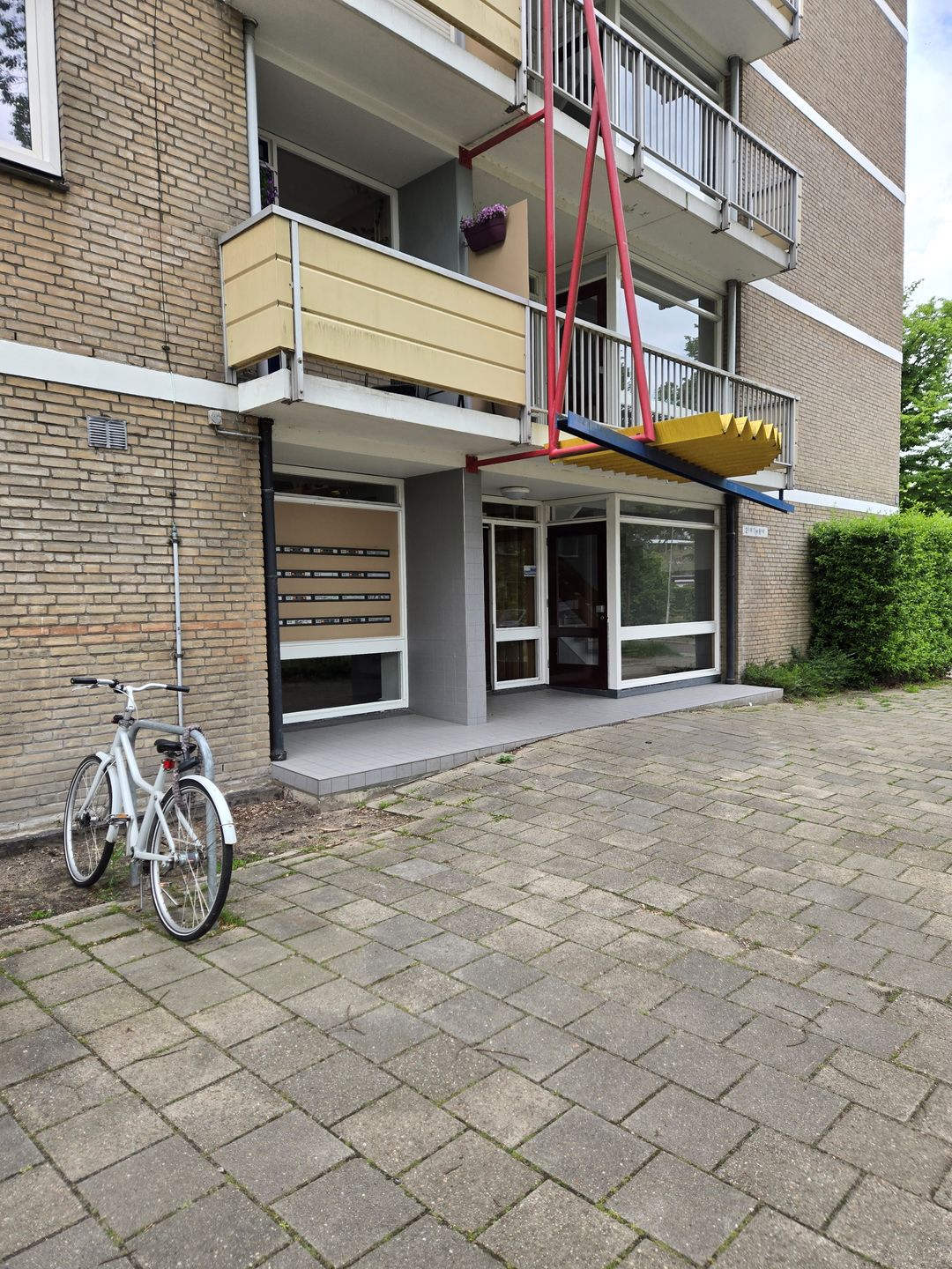 Spacious 3-Room Apartment with Two Balconies in Green Arnhem Neighborhood — 16