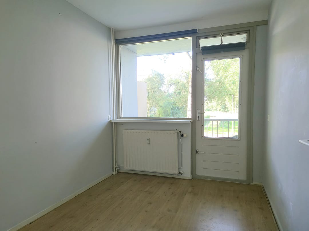 Spacious 3-Room Apartment with Two Balconies in Green Arnhem Neighborhood — 11