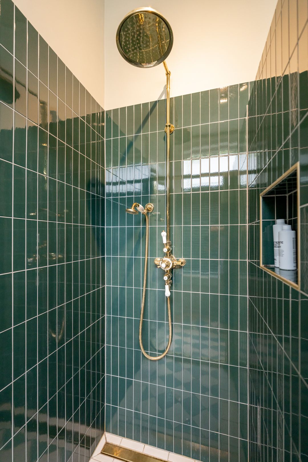 Stylishly Renovated Apartment with Boutique Hotel Vibe in Amsterdam Oud-Zuid — 17