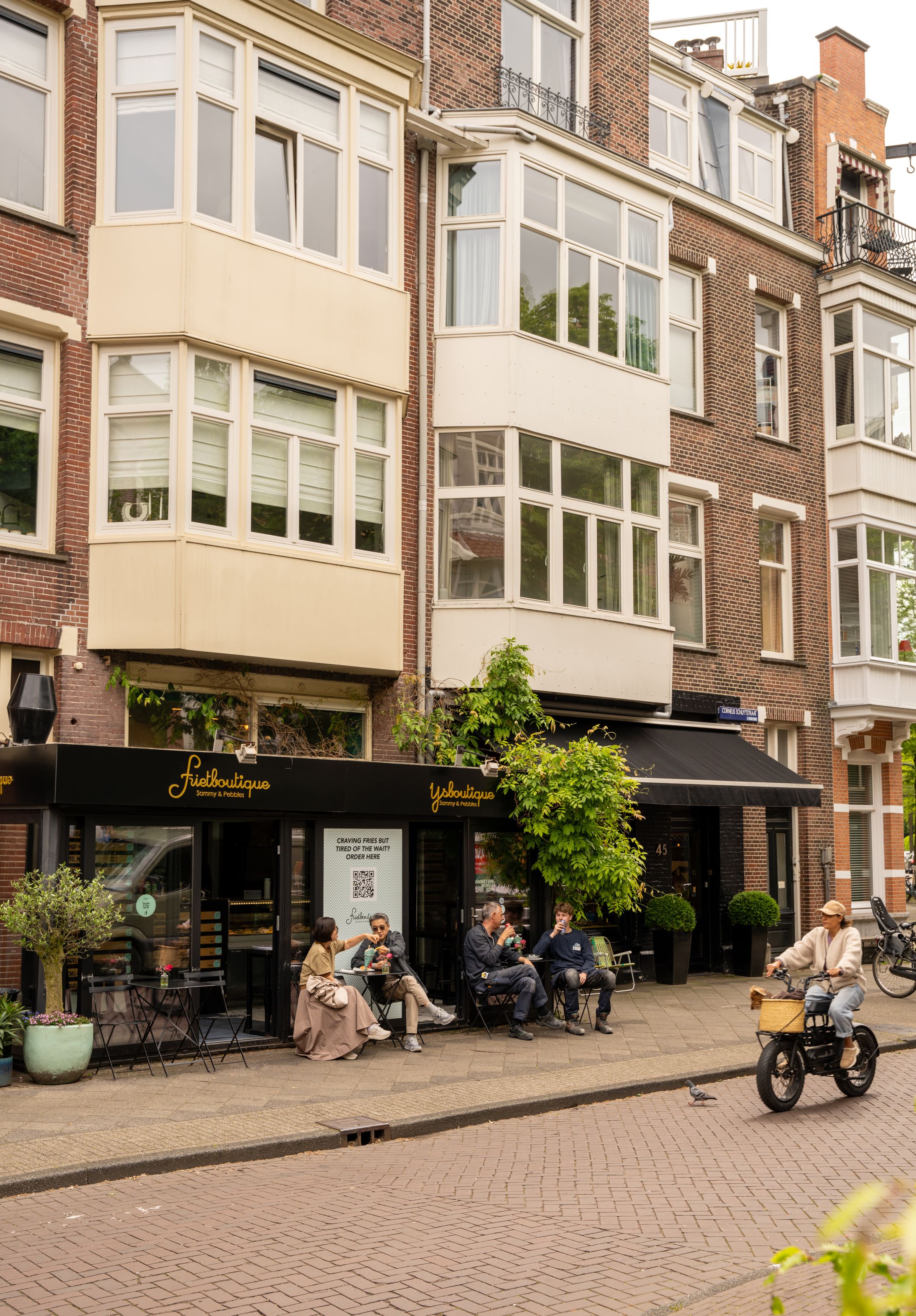 Stylishly Renovated Apartment with Boutique Hotel Vibe in Amsterdam Oud-Zuid — 30