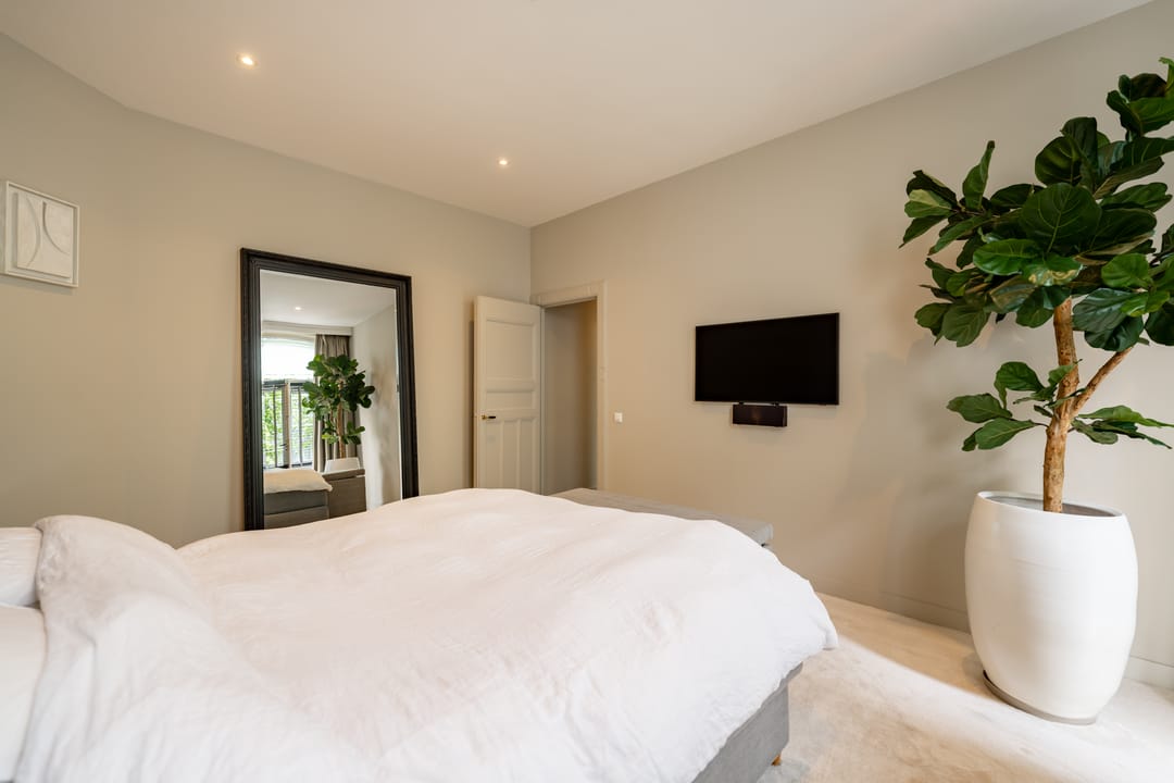 Stylishly Renovated Apartment with Boutique Hotel Vibe in Amsterdam Oud-Zuid — 23
