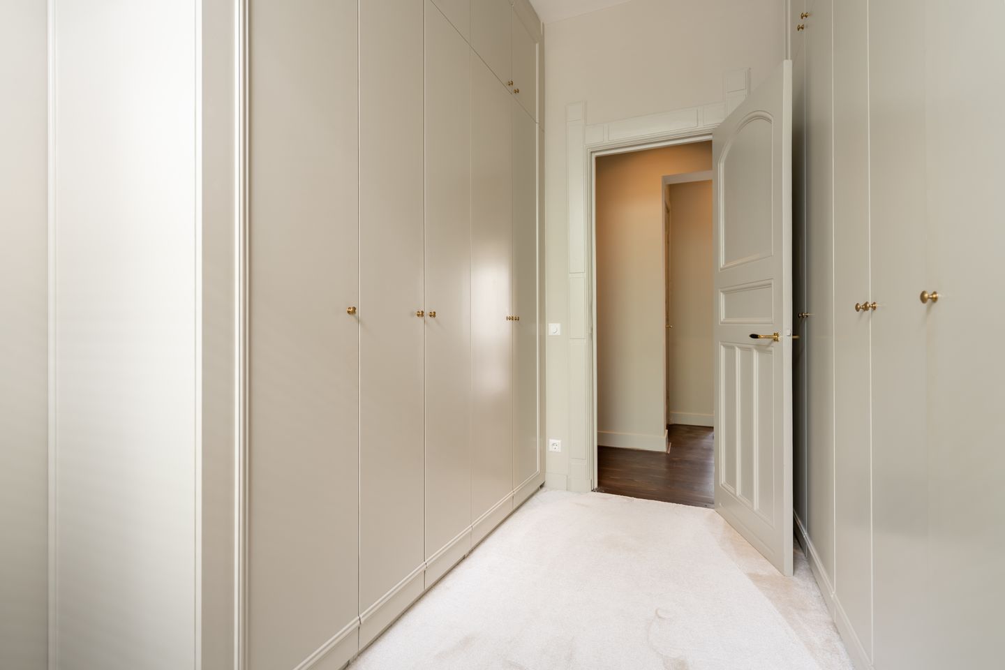 Stylishly Renovated Apartment with Boutique Hotel Vibe in Amsterdam Oud-Zuid — 14